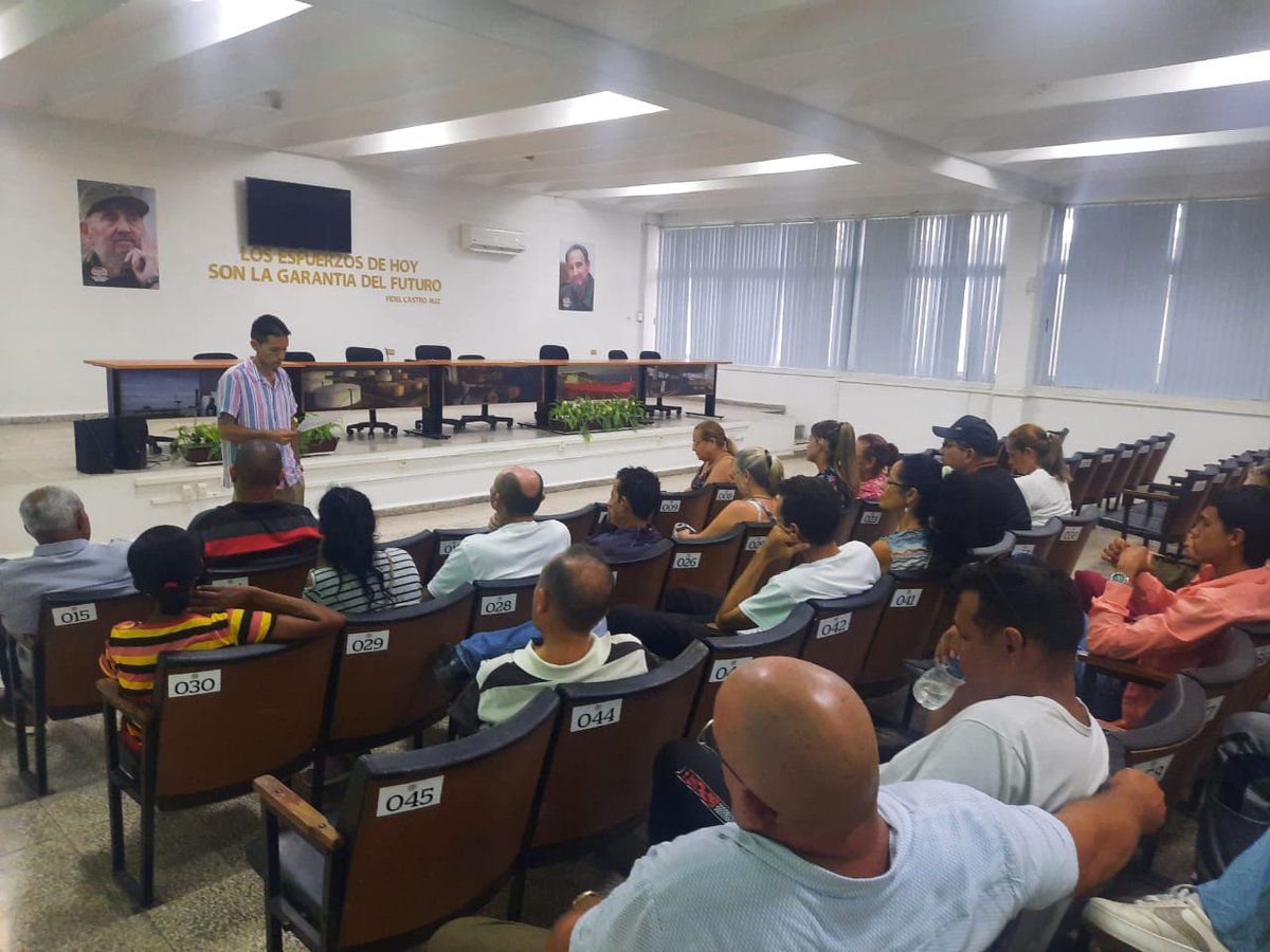 DtccCamaguey's tweet photo. La presentación del plan 2027 a nuestros trabajadores fue parte de la jornada de hoy,  la Jefa del Área Contable Financiera dio una detallada explicación sobre lo que ocurrirá en la organización en cuanto a gastos y fondo de salario.
#PetrolerosPorCuba
#CUPET
#ENCC
#Camaguey https://t.co/mFFOtsVB9l