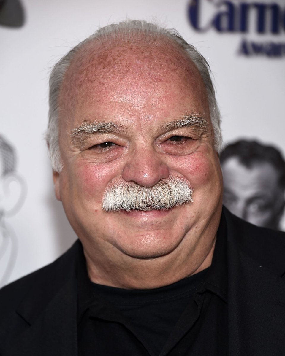 Il_Nerdastro's tweet photo. Gli appassionati di "Buffy" lo ricordano per Merrick.
Ma Richard Riehle è stato un grande caratterista, che ha preso parte a decine di film e serie, da "Il Fuggitivo" a "Black Rain" e "Casinò", da "Star Trek: Voyager" a "Modern Family".

Ci ha lasciato il 15 Ottobre a 78 anni. https://t.co/Hi8XTme8rO