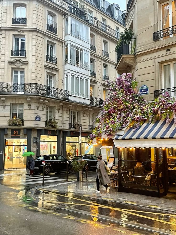 City_Nexa's tweet photo. A rainy day in Paris, France 🇫🇷 https://t.co/PQdAaQiDr4