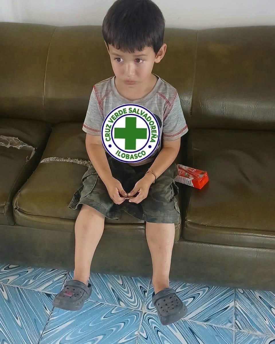 SivarNewsSV's tweet photo. 🔴 BUSCAN A LOS FAMILIARES DE UN NIÑO EXTRAVIADO EN ILOBASCO

👦 El menor fue llevado a la delegación de la Policía Nacional Civil (PNC) de Ilobasco, Cabañas Oeste.

⚠️ El niño no proporciona información que permita identificarlo o localizar a sus familiares.

📲 Si alguien lo reconoce, debe informar inmediatamente a su familia. Comparta esta publicación para ayudarlo a regresar con sus seres queridos.