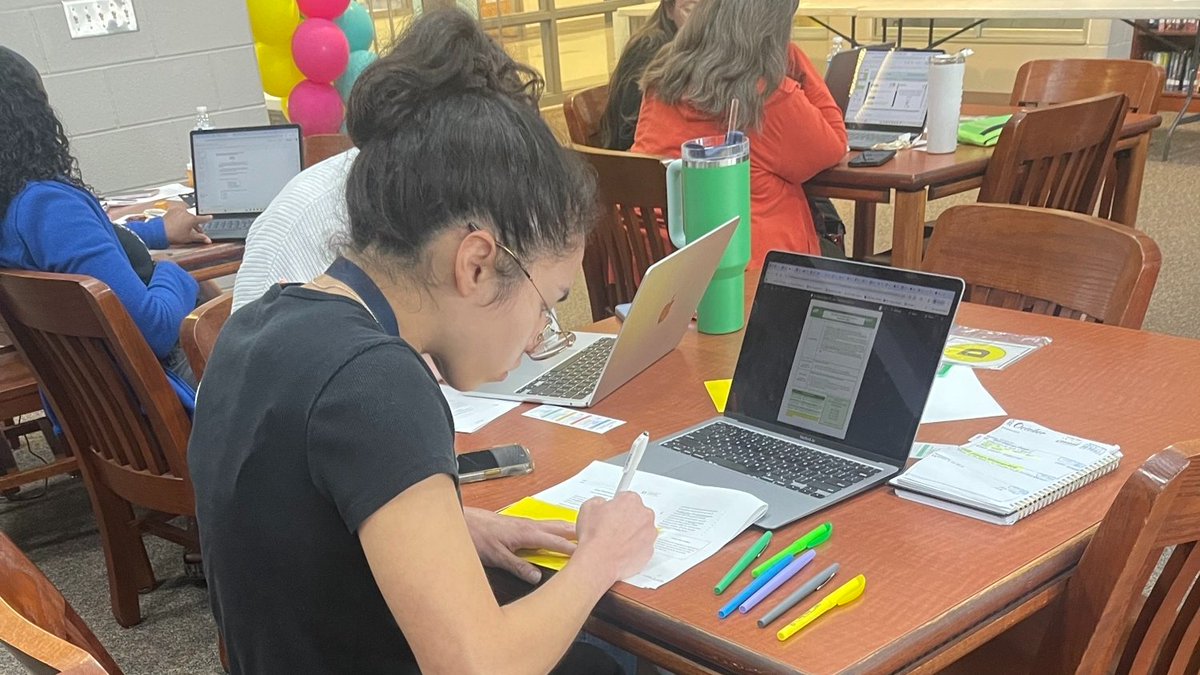 DallasReads's tweet photo. Our RLA teachers showed up and showed out at Flex Day! 📚From collaborative planning to meaningful conversations and hands-on practice, our teachers were engaged and focused on strengthening instruction for students! 💡👏
#RLARocks @Doug_Frank_RLA @DrElenaSHill @Dallasacademics https://t.co/bqUrSvaYi7