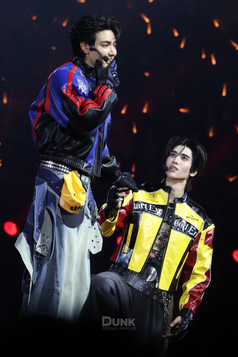 DunkOfficialFC's tweet photo. ถึง #ดุงจัง และ #ดังดัง ทุกคน

ตลอด 5 ปีที่ผ่านมา พวกเราในฐานะแฟนคลับ มีโอกาสได้เห็น #จุงดัง เด็กผู้ชายสองคนเติบโตไปพร้อมกัน ได้เห็นความตั้งใจ ความอดทน และความทุ่มเทที่ทั้งสองคนมีให้กับทุกงาน ทุกบทบาท และทุกช่วงเวลาที่ได้ยืนเคียงข้างกัน ไม่ใช่ทุกก้าวจะง่าย และไม่ใช่ทุกวันจะสวยงาม ผ่านทั้งรอยยิ้ม เสียงหัวเราะ และคราบน้ำตา แต่ทั้งสองคนก็ไม่เคยปล่อยมือกันเลย

แม้วันนี้รูปแบบการทำงานของทั้งสองคนจะไม่เหมือนเดิมอีกต่อไป แต่พวกเราเชื่อเหมือนที่ดังได้บอกไว้ ว่าสิ่งที่เปลี่ยนไปเป็นเพียงรูปแบบการทำงาน ส่วนความรัก มิตรภาพ และความหวังดีที่มีให้กัน ยังคงอยู่เหมือนเดิม 🤍

ถึงน้องจุง @ChenRcj
ขอบคุณมากๆ ที่ร่วมเดินทางและจับมือกับดังมาตั้งแต่วันแรก ขอบคุณที่เป็นทั้งพาร์ทเนอร์ในการทำงานและเพื่อนที่คอยอยู่เคียงข้างกันทั้งวันที่ราบรื่นและวันที่ยากลำบาก ขอบคุณสำหรับทุกผลงานและทุกความทรงจำที่ทั้งสองคนสร้างไว้ด้วยกัน ขอเป็นกำลังใจให้น้องจุงประสบความสำเร็จอย่างที่ตั้งใจไว้ ได้เขียนเรื่องราวชีวิตในแบบของตัวเอง และได้ทำทุกสิ่งที่ใฝ่ฝันนะคะ คอยส่งแรงใจให้จุงเสมอ

ถึง @JoongOfficialTH
ขอบคุณที่คอยช่วยเหลือ ให้คำแนะนำ และเป็นเพื่อนร่วมงานที่ดีกับพวกเราเสมอมา หากที่ผ่านมามีสิ่งใดที่พวกเราทำได้ไม่ดีพอ ต้องขออภัยมา ณ ที่นี้ และขอบคุณที่เดินเคียงข้างและสนับสนุนดังมาโดยตลอดค่ะ 🙏

ถึง @JoongTrend , @Joongdunk_trend และบ้านจุงดังทุกบ้าน
ขอบคุณที่ทำให้ทุกการเทรนมีสีสัน อบอุ่น และสนุกยิ่งขึ้น แม้จะเป็นช่วงเวลาสั้น ๆ แต่เป็นช่วงเวลาที่มีค่ากับพวกเรามากจริง ๆ

ขอบคุณแฟนคลับทุกคนที่มอบความรักและเป็นแรงสนับสนุนให้ดังและจุงมาตลอด ทุกกำลังใจ ทุกรอยยิ้ม และแม้แต่น้ำตาในวันนี้ ล้วนมีความหมาย ขอบคุณมากจริงๆ ขอให้ทุกคนรักตัวเองให้มากๆ เชื่อว่าเหนือสิ่งอื่นใด ดังเป็นห่วงความรู้สึกของทุกคนมากที่สุด 

และสุดท้าย ถึงดัง @dunknatachai
ขอบคุณที่เป็นดังในแบบที่เป็น เป็นดังที่พวกเรารักมาตลอด ขอบคุณสำหรับทุกความตั้งใจ ทุกรอยยิ้ม และทุกความจริงใจที่ดังมอบให้ทั้งในการทำงานและกับแฟนคลับทุกคน การได้เป็นแฟนคลับของดังคือหนึ่งในสิ่งที่ดีที่สุดในชีวิต

ขอให้ดังรู้ไว้ว่า ดังไม่เคยเดินอยู่คนเดียว พวกเราจะอยู่ตรงนี้ ไม่หายไปไหนแน่นอน ไม่ว่าจะเป็นวันที่สดใสหรือวันที่เหนื่อยล้า ไม่ว่าหนทางข้างหน้าจะเป็นอย่างไร ขอสัญญาว่าจะจับมือดังไว้แน่น ๆ และเดินไปด้วยกันในทุกก้าว จะซัพพอร์ตดังด้วยแรงกาย แรงใจ และทุกความสามารถที่มี จนกว่าดังจะไปถึงฝั่งฝัน และประสบความสำเร็จในทุกสิ่งที่ปรารถนา

ปล. เธอร้องไห้... ตอนนี้ฉันก็ร้องไห้ไปกับเธอนะ 🫂 Always here for you 🤍

-- Dunk Official FC --
