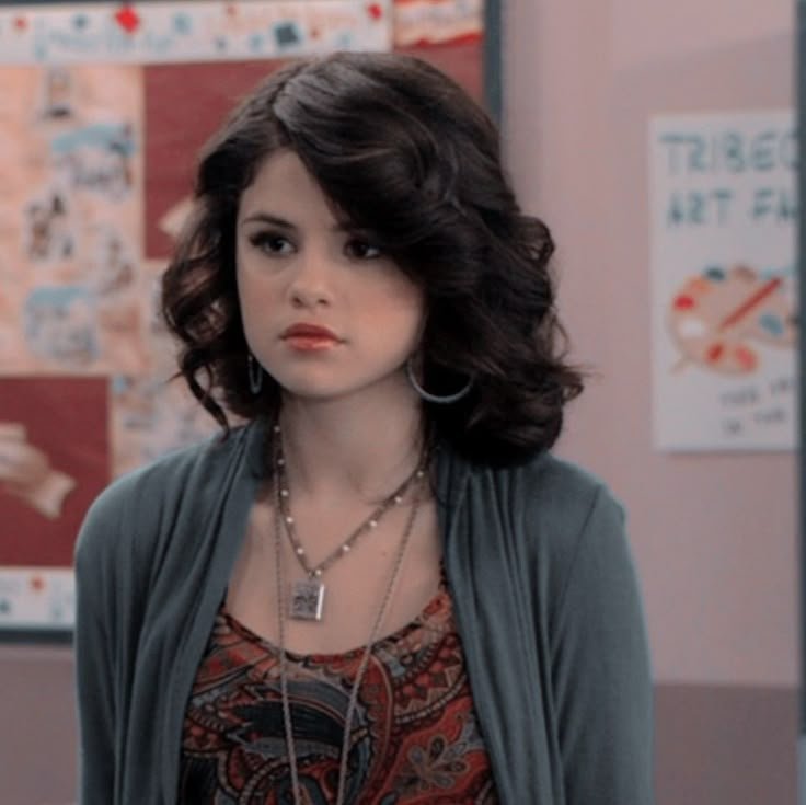 AnEvilSpawn's tweet photo. Do you know who her mother is?.

She's never loved her. She's evil.
All she cares about is her need for power and revenge. https://t.co/1NvjBpNeYh