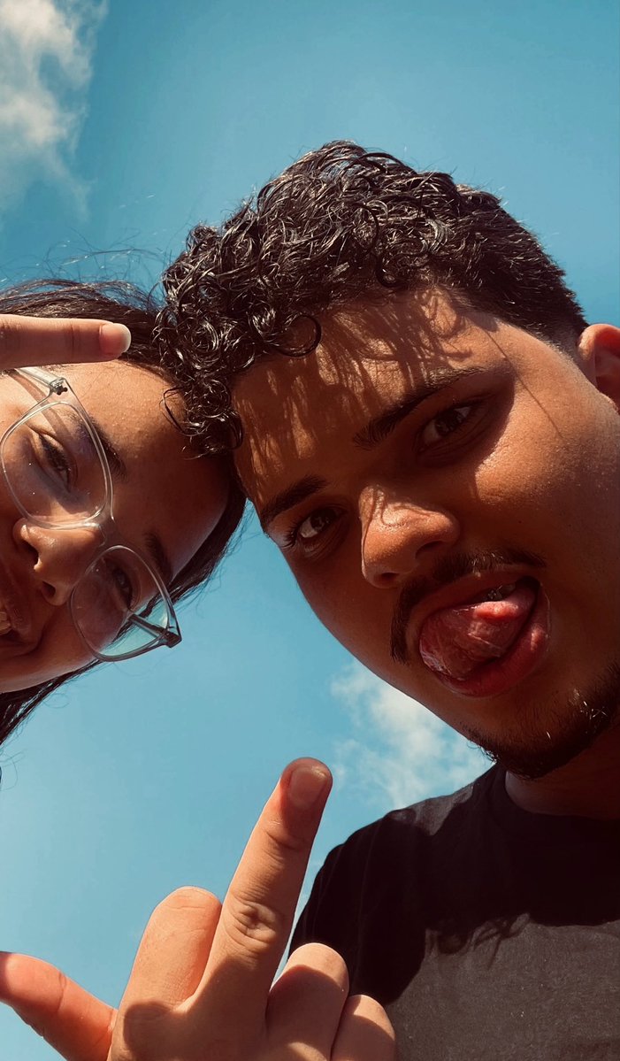 liimaxc's tweet photo. Esse fã tava sem cll e pediu p tirar no meu tá aí
Tmj sempre nego🤍⚡️ https://t.co/RKYanHJSDs