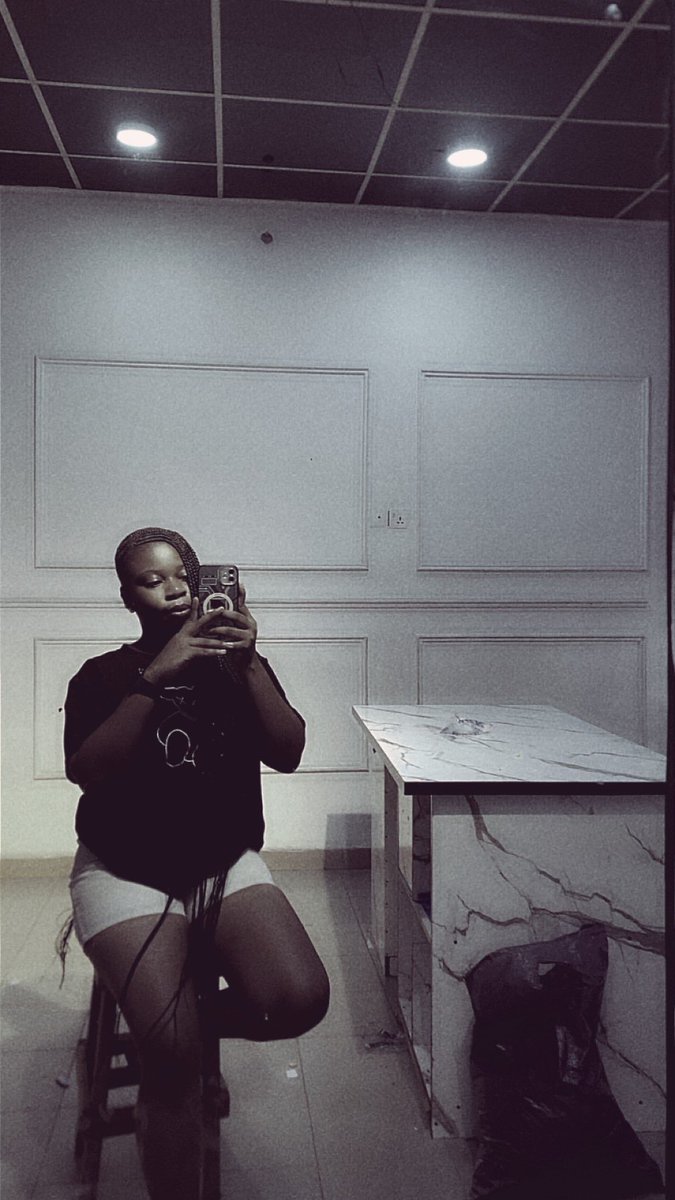 Enkay_Williams's tweet photo. I’m pretty sure this mirror hates to see me coming 😂 https://t.co/UIZYwfTiLc