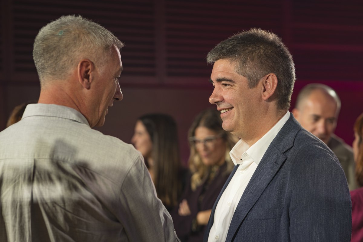 OskarMatute's tweet photo. No nos cansaremos de decirlo: es posible ganarle la partida a la ultraderecha. Y desde Euskal Herria vamos a poner todo de nuestra parte para conseguirlo. Pero hay que dar la batalla.

Nada está ganado, pero tenemos todo por ganar. Aurrera! ✊ https://t.co/jsQWkw4dZh