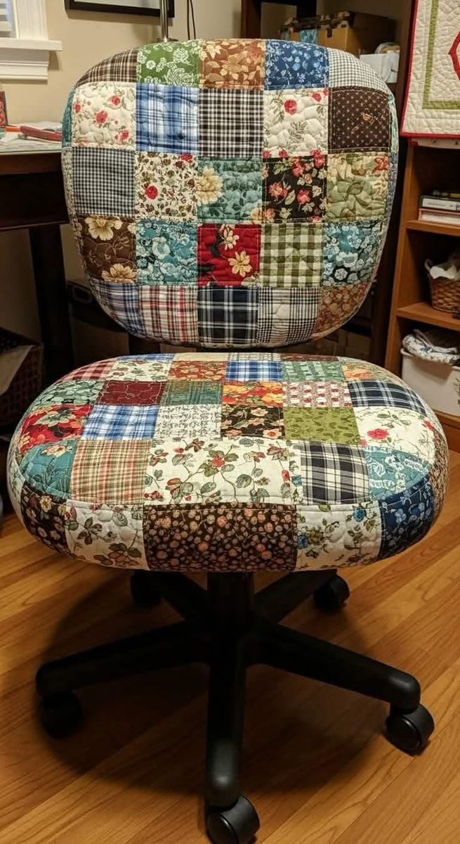Weemus0417's tweet photo. I have no idea who it was that recovered their #OfficeChair in #patchwork #fabric, but I just KNOW that we could be friends lol.🥳🙌🥳😄👍 https://t.co/gDLYpspRA5