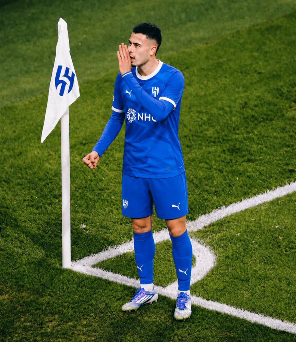 fzuoo's tweet photo. كنت أقاتل وحيدًا من أجلك ضد بعض الطواقي اللي
يبون جناح من الدوري الفرنسي الدرجة الثانية .. 💙 https://t.co/d2nA8sQgko