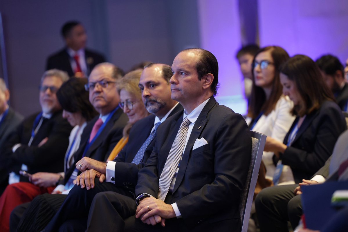 MichMuschett's tweet photo. Salir de la pobreza debe abrir un camino de oportunidades que una crisis no pueda borrar.

En Panamá, junto a @agendaCAF, desde @PNUDLAC reunimos a autoridades y especialistas para recalibrar estrategias y renovar compromisos para acelerar la reducción de la pobreza y sostener los avances. La dignidad humana nos convoca. 

Agradezco a los presidentes @AlvaroUribeVel y @GabrielBoric por sus valiosos aportes a este diálogo regional, y @noralustig por su magistral ponencia.