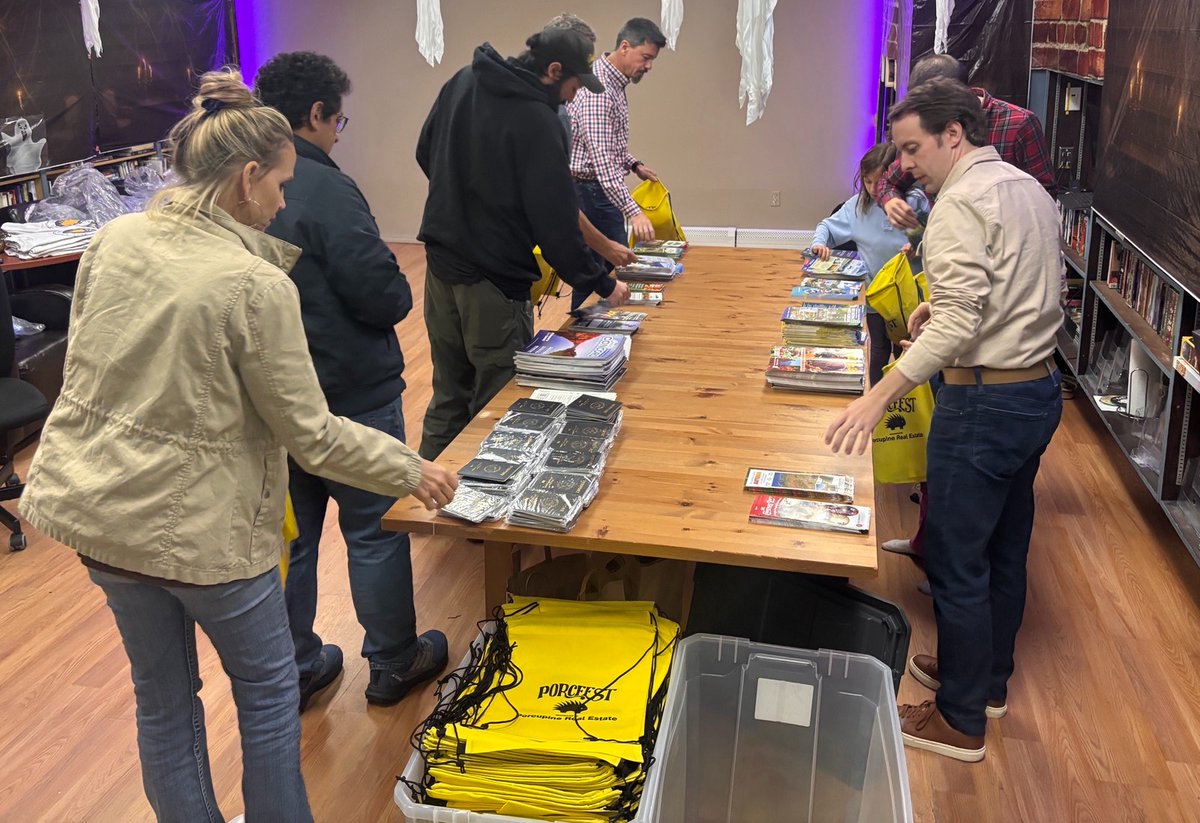 FreeStateNH's tweet photo. A new address is just the beginning.

FSP volunteers gathered at the Quill to pack welcome bags—including Free State Passports with 20 activities to help new movers meet people and get involved.

What should every new Free Stater experience? https://t.co/I1zFIwtEuC