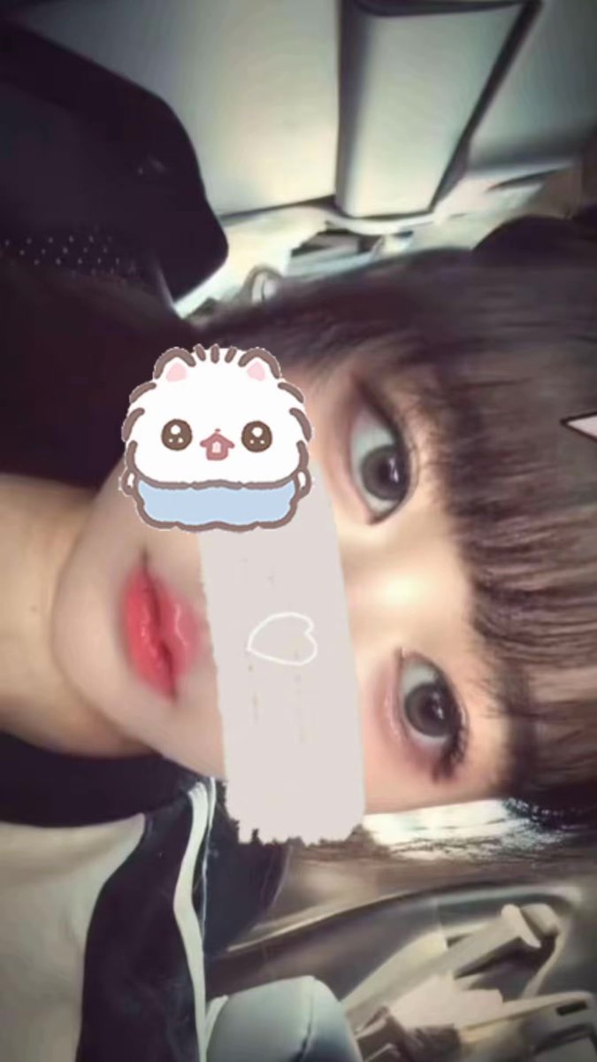 tamakyun4's tweet photo. 昨日誕生日だった🥳また1つ大人になったYO‼️
この日の唇結構ぷるぷるで上手くいった気がする💋 https://t.co/mYOlQi86b8