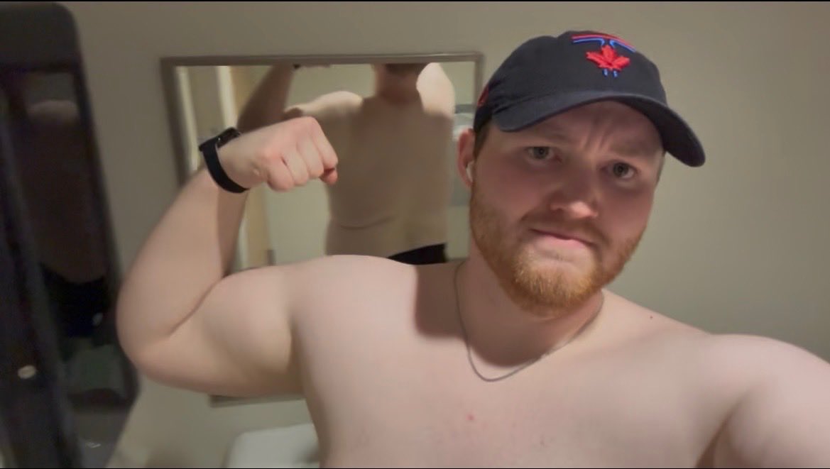 willzonyx's tweet photo. back @ the gym after reading week 😛 #gym #upperbody #liftingboy #gymselfie #gaygym #beefy #progressphotos https://t.co/MvHb6auZIe