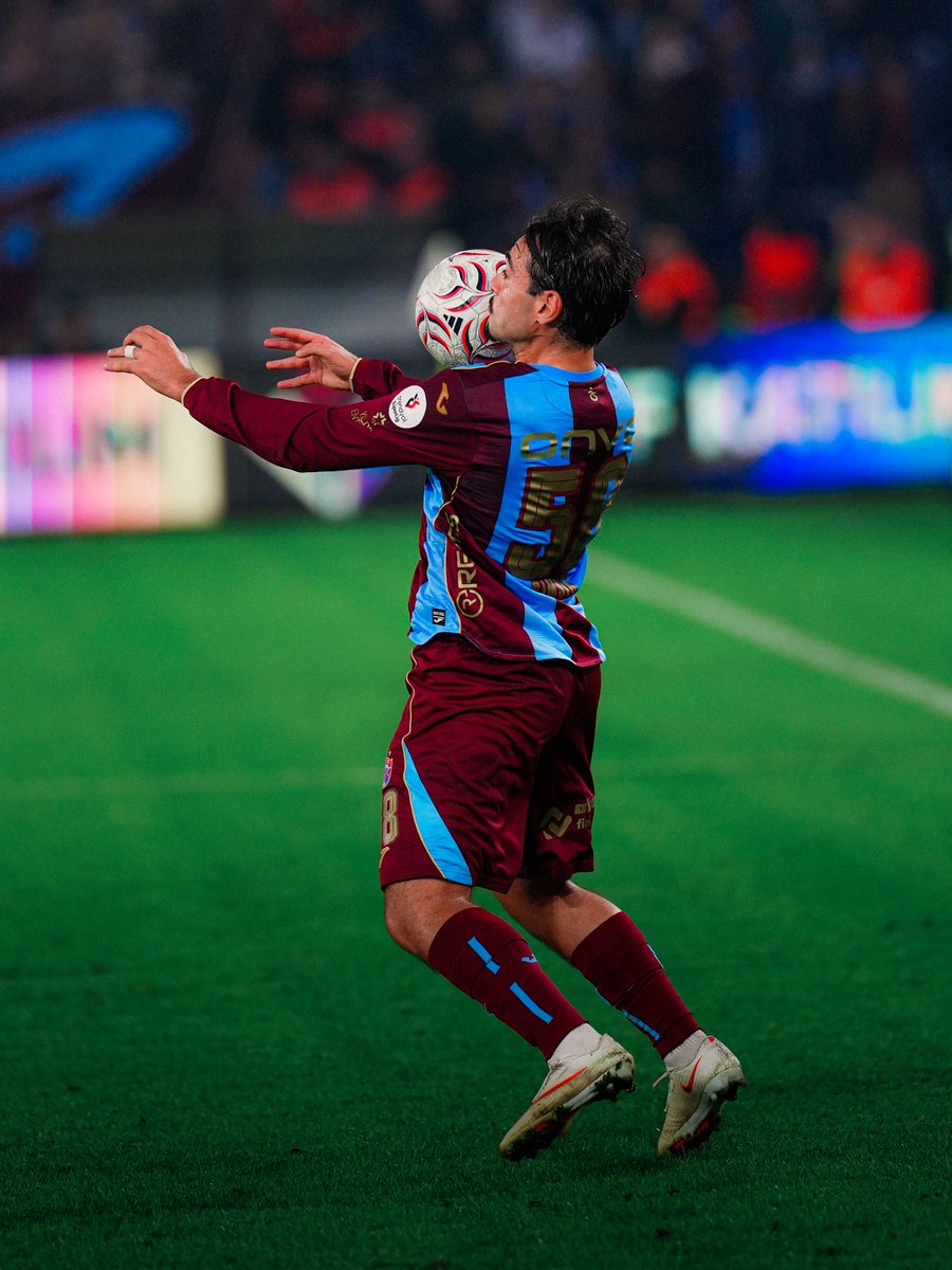 Trabzonspor's tweet photo. Bitmeyen enerjisiyle; çok koştu, sonuna kadar savaştı, sonunda kazandı. https://t.co/7JtW4gJ1CO