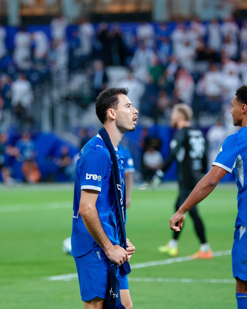 MnbrAlhilal's tweet photo. صورة اليووووووووووووووووووووم:

فرحة مارتينيلي بشال الهلال بعد الهدف 😰💙💙💙💙 https://t.co/bg34s6zagk