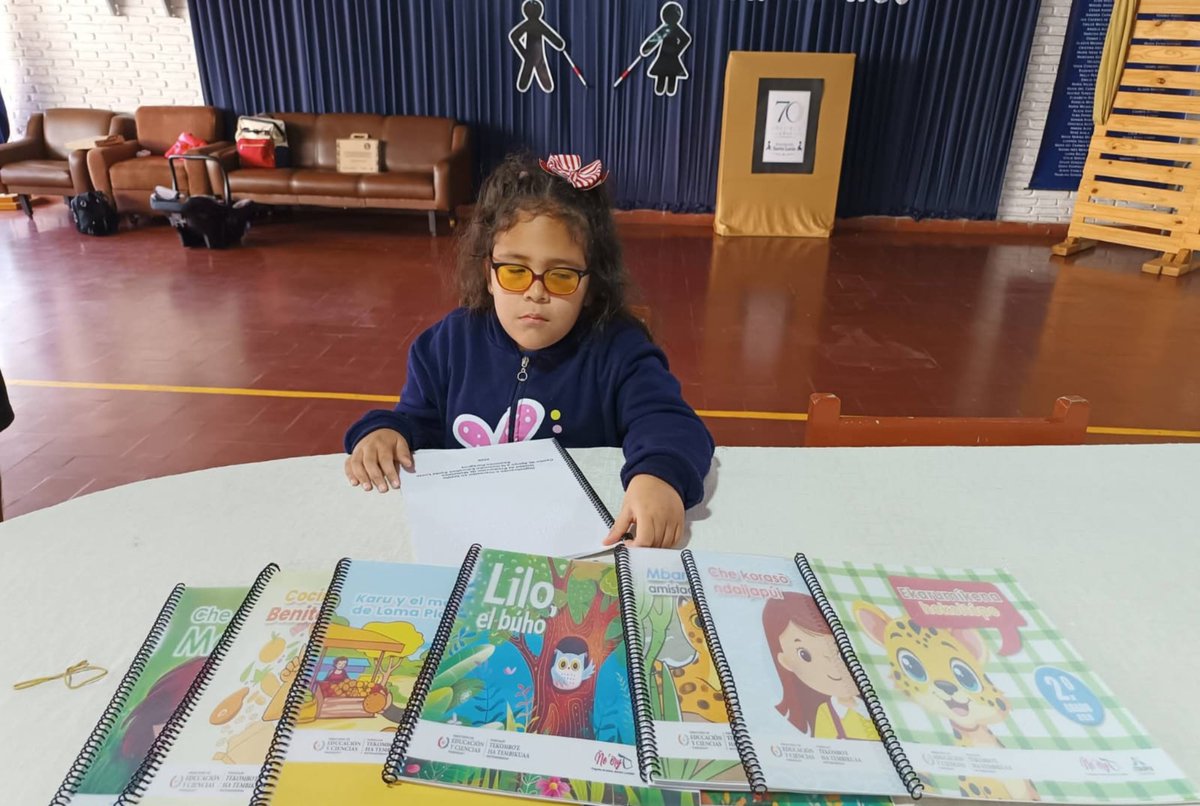MECpy's tweet photo. En el marco del Programa Ñe'ēry, se realizó la entrega de libros adaptados al Sistema Braille, destinados a estudiantes con discapacidad visual. https://t.co/5Jf4fx4pJ2