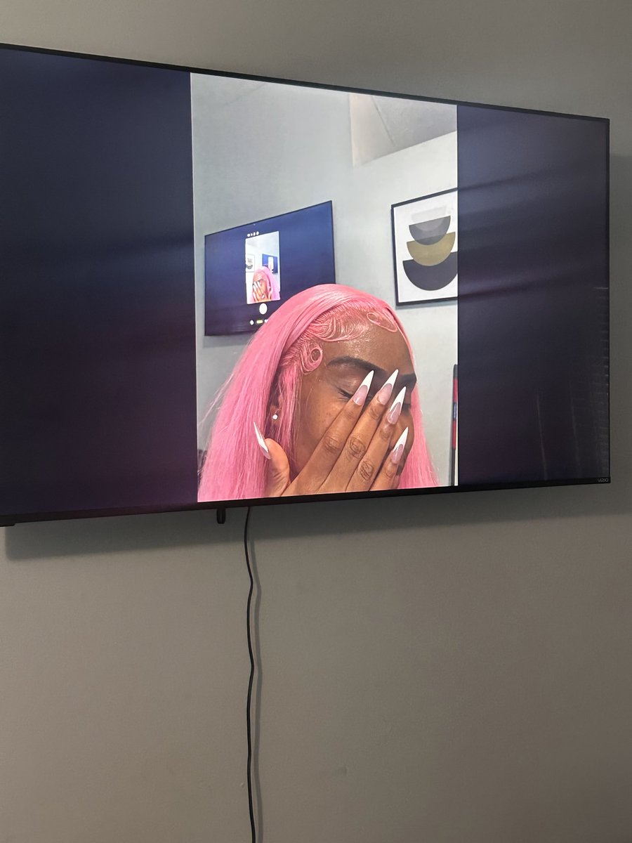 naeebeezy_'s tweet photo. Pink affect https://t.co/qVi13R0mzL