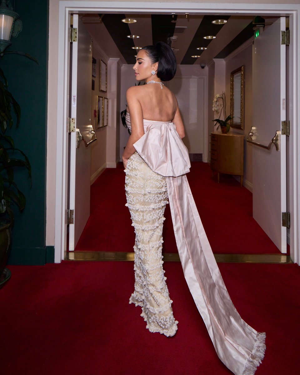 Thebulb_outside's tweet photo. Kim Kardashian for ACADEMY MUSEUM GALA https://t.co/3Zf2eKgn3k