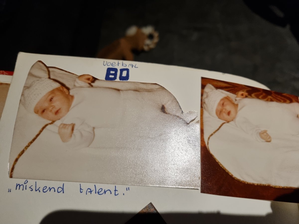 59_infinity's tweet photo. @Luucie1 Fan van hem al van  Spetters en voetbal 80, haakte zelfs een witte muts voor mijn dochtertje op 03-03-1980.  Nostalgie. 
R.I.P Maarten. 😢 https://t.co/7OYCOYD2QZ