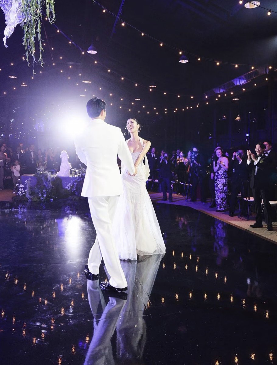 EJAEDaily's tweet photo. Ejae &amp; Sam at their wedding 💕 https://t.co/9b0x4QU4h7 https://t.co/VsSLeol3TA