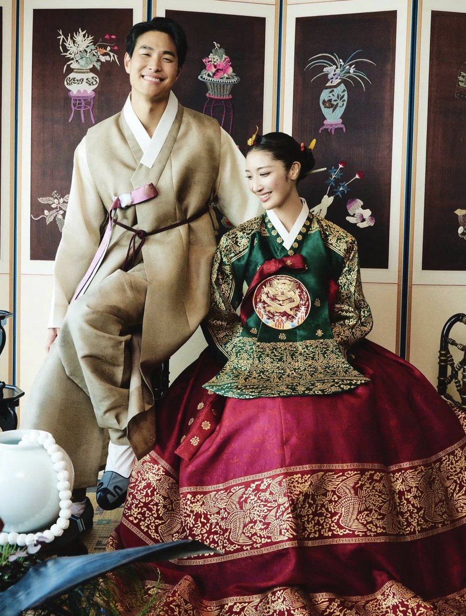EJAEDaily's tweet photo. Ejae &amp; Sam at their wedding 💕 https://t.co/9b0x4QU4h7 https://t.co/VsSLeol3TA
