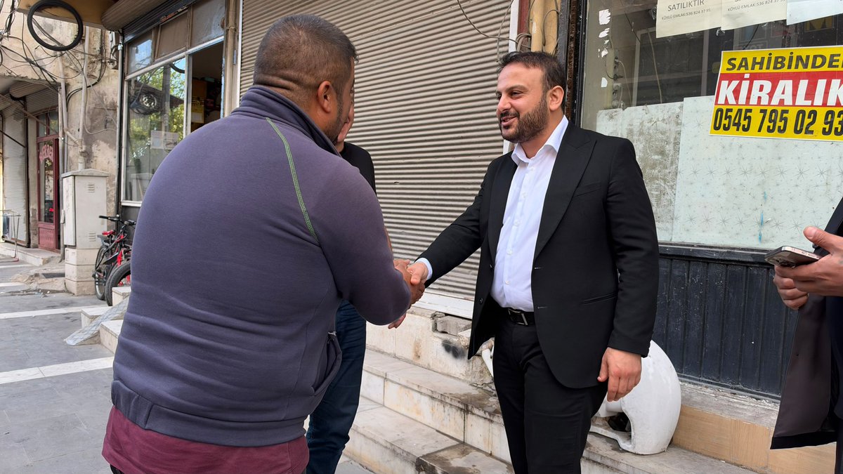MDOGANSALAR_TR's tweet photo. 📍 Süleymaniye Mahallesi

AK Parti Haliliye İlçe Başkanımız Sn. Mustafa Bağmancı, Kadın Kolları Başkanımız Sn. Fatma Ocak, İlçe Başkan Yardımcımız Sn. Tuncay Dağ ve Yönetim Kurulu Üyemiz Sn. Halil Kaya ile birlikte Süleymaniye Caddesi’ndeki kıymetli esnaflarımızı ziyaret ettik.

Esnafımızın yanında, hemşehrilerimizin gönlündeyiz! Haliliye için durmadan, yorulmadan çalışmaya devam ediyoruz. 

@RTErdogan @avyusufibis @osmannazlier  @bybekirbozdag @ibrahimeyyupogl 
@milhamigunbegi @fatihseyrekk
@furkankucukk_ @mbagmanci63 
@fatmaocak0663 @AKGenclikGM @akgenchaliliyee

#akgençlik #akparti #gençlikkolları #akgençlikşanlıurfa #receptayyiperdoğan #lider #gençlik
#şanlıurfa #durmakyokyoladevam