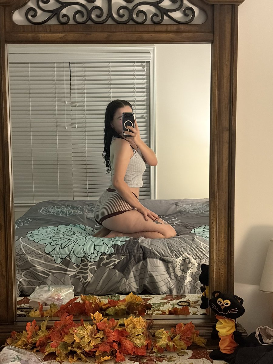 Fernthefaee's tweet photo. Preying on your downfall. https://t.co/GUxaSmR74k