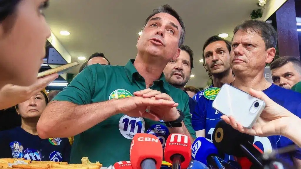revistaforum's tweet photo. VÍDEO – URGENTE: Indicado por Flávio Bolsonaro para ministro da Saúde diz ser “contra colocar mais dinheiro no SUS”

Claudio Lottenberg afirmou que “quanto mais planos privados, melhor, porque o SUS pode ficar menor”. Assista
https://t.co/3KKMpnJFF4 https://t.co/x1lcN23qAl