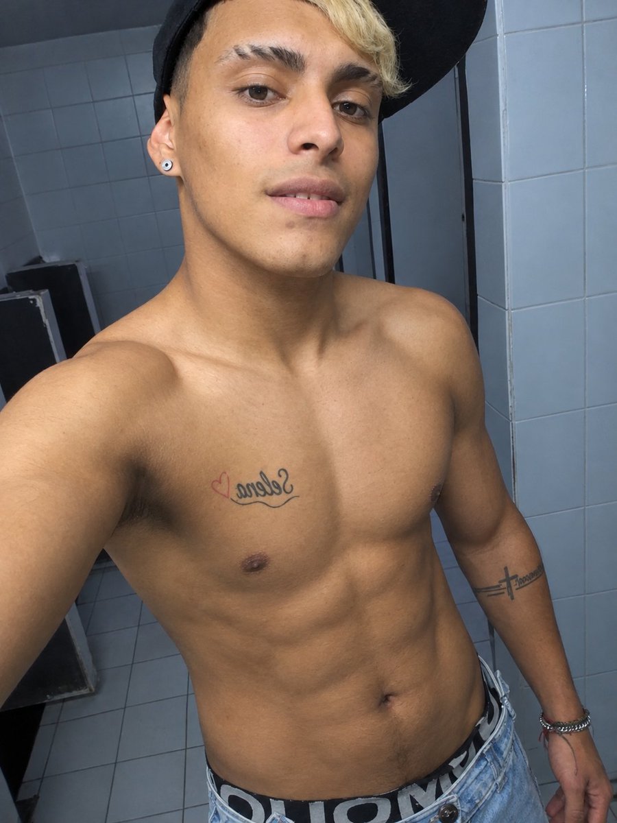 Luchysantos04's tweet photo. Alguna chica para calentar el chat?? https://t.co/8g89bjeNSh