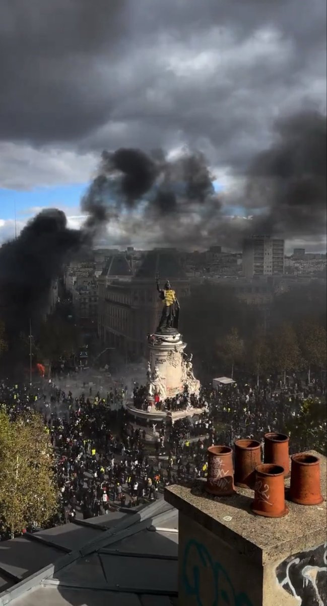 LewMan90's tweet photo. The Collapse of the West at the Hands of the Left Thread

France, &amp; Albania losing control as “the youth,” destroy churches &amp; government institutions, because of the protests for “better school conditions”

That explains why churches are falling…

#anxietyhour #france #albania https://t.co/u8U1ppS799