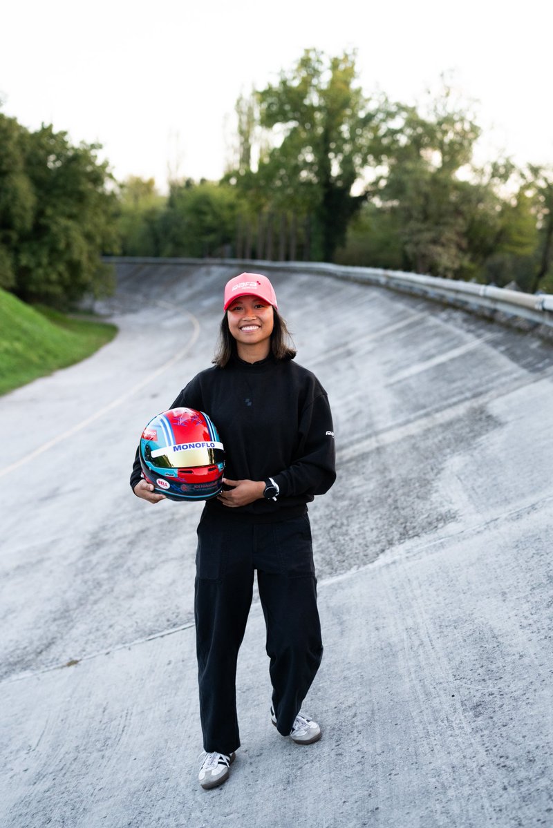 ChloeCRacing's tweet photo. still not as tall as @Crimsix with the help of the banking 🥲

almost ate it on the old banking but my peak athleticism saved me 😮‍💨 this is a win 😛

tune into the YouTube lives from Thursday-Sunday to watch your fav duo take on the Temple of Speed 🫡 https://t.co/hGHhtpV4HE