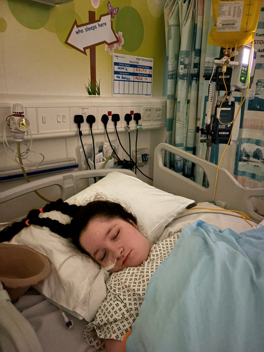chillibean2018's tweet photo. It's been a rough day again for Leonie. Nurse Winny & Nurse Gemma kindly washed Leonie’s hair off the end of her bed. They also braided her hair. The nurses are trying to keep me going, like they try to keep Leonie going too. #TeamLeonie 💔#Sepsis #Infection #EColi #FcukYou
This life is so bloody cruel, sometimes; https://t.co/i7z8aRQy6h