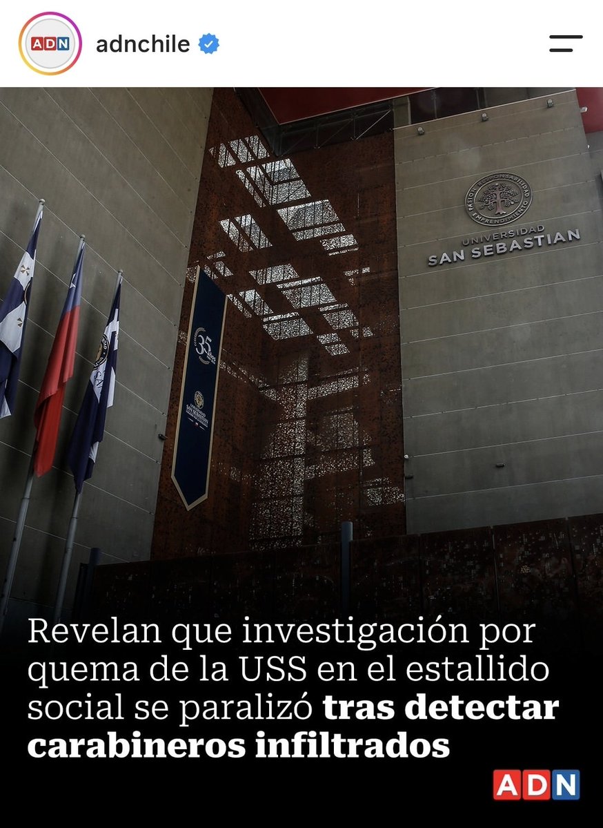 RobertoMerken's tweet photo. 🔴 GRAVÍSIMO. FISCALÍA DETUVO INVESTIGACIÓN CUANDO APARECIERON CARABINEROS

Una investigación de @_reportea revela que dos agentes de Inteligencia de Carabineros operaban encubiertos en el lugar del incendio de la Universidad San Sebastián en 2019.

Peor aún: antecedentes que podían esclarecer los hechos no habrían llegado al expediente judicial y el Ministerio del Interior, bajo Rodrigo Delgado, invocó el secreto para negar información.

¡AÑOS CRIMINALIZANDO LAS PROTESTAS Y AHORA EXIGIMOS SABER QUÉ PAPEL JUGÓ LA PROPIA POLICÍA!

 ¿Quiénes protegieron esa información y por qué la causa terminó sin responsables?