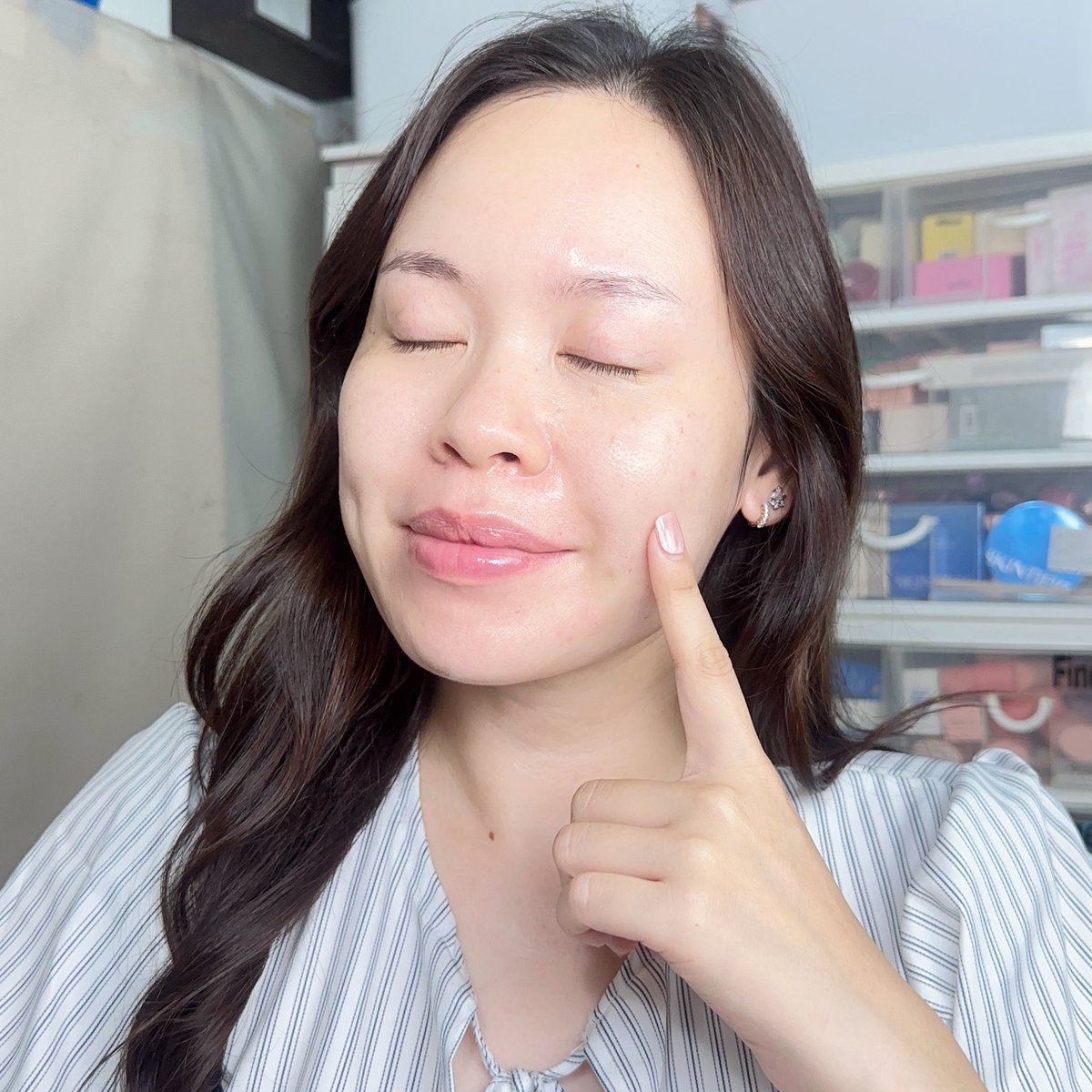 aispdiary's tweet photo. เห็นคุณณิชาหน้าใส โกลว์ เล่นแสง ขนาดนี้ ซื้อตามสิค้าบบ L'OREAL HYALURONIC PDRN เอกสิทธิ์เฉพาะของแบรนด์ มีประสทธิภาพสูงกว่า 3 เท่าของ PDRN ปลาแซลมอน ช่วยให้ผิวโกลว์ใส+ชุ่มชื้น เนื้อเซรั่มบางเบา ซึมไว ใช้ได้ทุกวัน ไม่ระคายเคือง นี่ชอบ ผิวสวยสุด #ใช้จริงรีวิวจริง https://t.co/5hlbRrXEWy