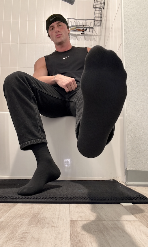 MasterJockPromo's tweet photo. We look at Master Zygo @Zygoframe and we see perfection. Everything about Zygo is Alpha: handsome looks, muscular physique, powerful feet, masculine voice, dominant personality, bulging biceps, intoxicating scent, godly str8 cash cock, EVERYTHING! Contribute to Master and fulfill your PURPOSE.