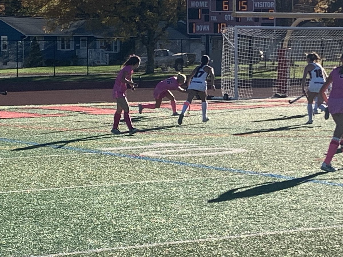WeHartford's tweet photo. Izzie Hathorn gave Conard the early lead by Farmington ties it a 1 before half.@CHSWHAthletics @WeHartford https://t.co/hB8kw1WicP