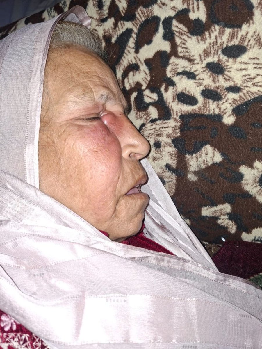 ireallyhateyou's tweet photo. Dear Um Mohammad is in the hospital! She needs urgent surgery to remove a tumor. Her account here is still suspended and her daughter doesn't have time to open a new one, because she's so busy caring for her mother.

Please help her in any way you can. If you can't send even $5, at least share her campaign link with friends. Twitter silenced her and she can't ask for help. Please don't leave her alone.

Donate here:
https://t.co/gQF88DS1LG