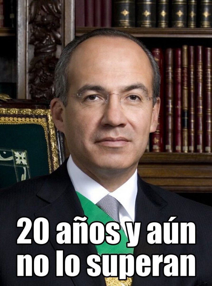 MarRodRa's tweet photo. @arlinmedrano_ @FelipeCalderon Debes referirte a él como el Sr. Presidente @FelipeCalderon https://t.co/Qb8wUUUmQ2