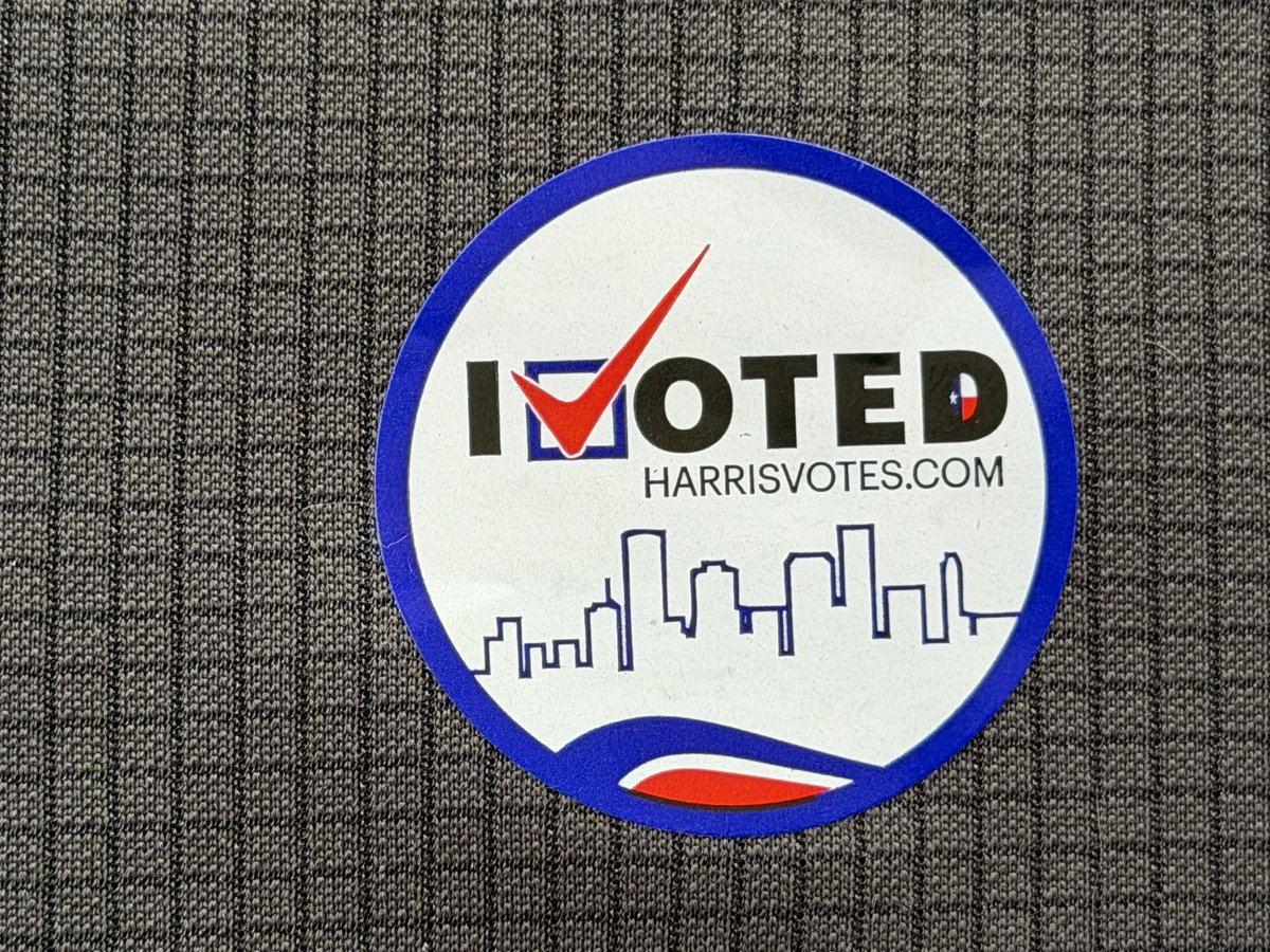 BillBishopKHOU's tweet photo. I don't usually stand in line on the first day of early voting but I'm retired, so now I can.  I voted today at Bayland Community Center in SW Houston.  Got in line at 1:06 PM and stepped up to be checked in at 1:30 PM.  It was organized and efficient.  That was my experience. https://t.co/Mty1hV3hlP