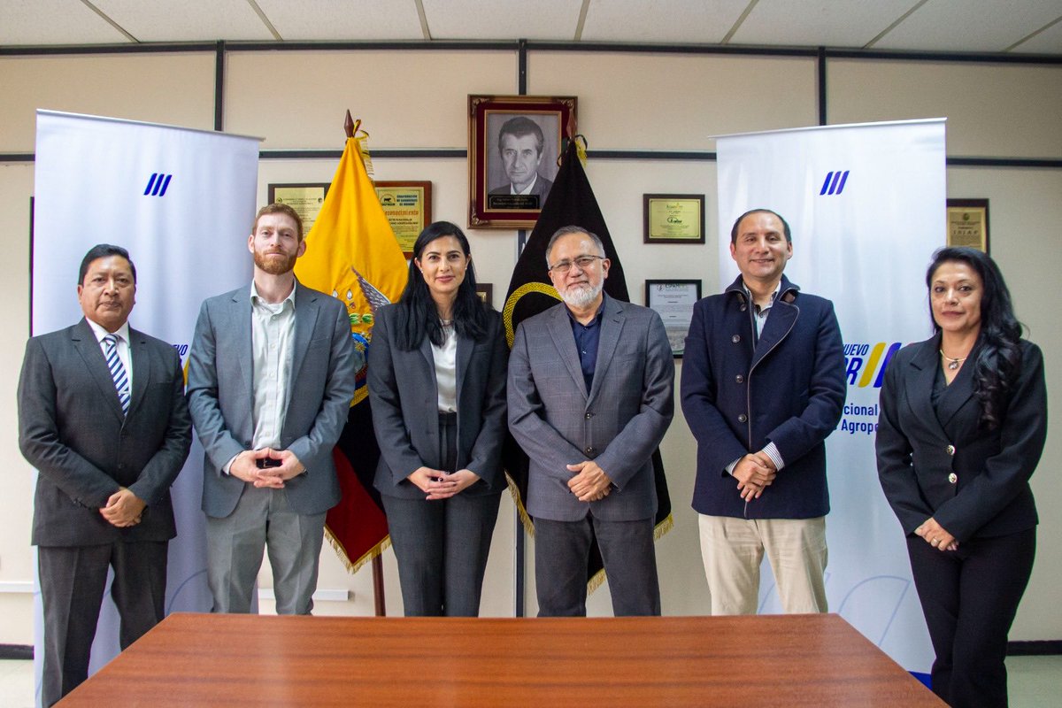 INIAPECUADOR's tweet photo. #Quito | Mantuvimos una reunión técnica con la Señora Embajadora del Estado de Israel para Ecuador, Emital Perry Uri Shpatz; el experto de MASHAV  y Luis Fernando Pija Caiza, junto al director ejecutivo del INIAP, Dr. Raúl Jaramillo. https://t.co/QWyUuj6hXw