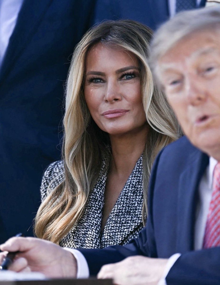 Markwayne9th's tweet photo. First Lady Melania looked absolutely stunning at the White House today. She is a QUEEN ❤️ https://t.co/IZZ5GvOYyB