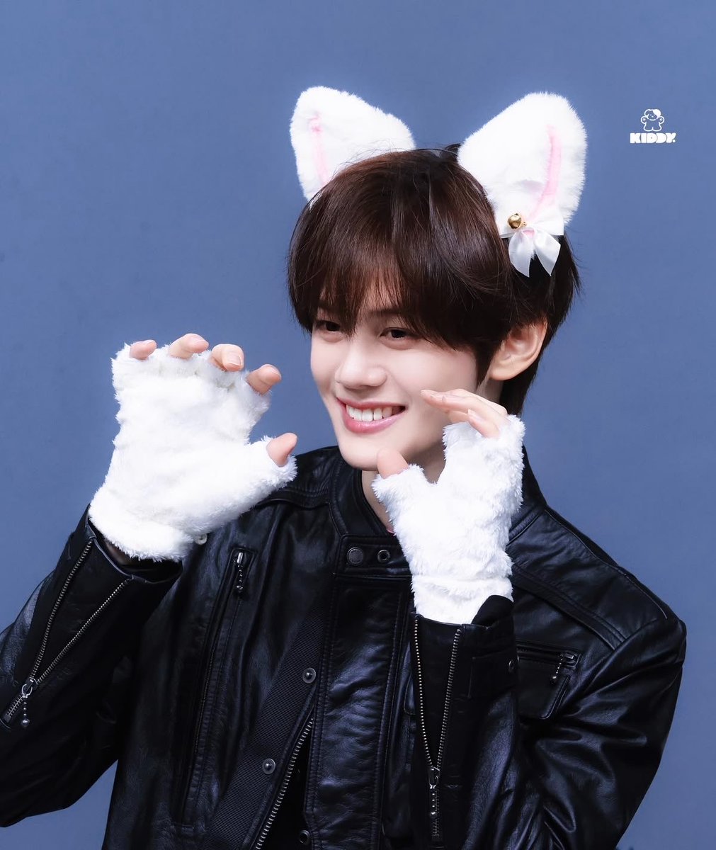 lovemerightgyub's tweet photo. KITTY GYUB OMG 😭😭 https://t.co/LUVZLOkTtp