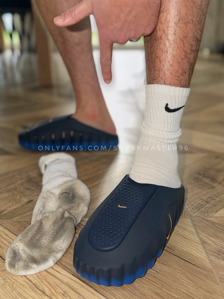 SneakMaster96's tweet photo. HOT or NOT? 🔥🔥🔥

#NikeMind #Socks #Nike https://t.co/tXLbzq4MC9