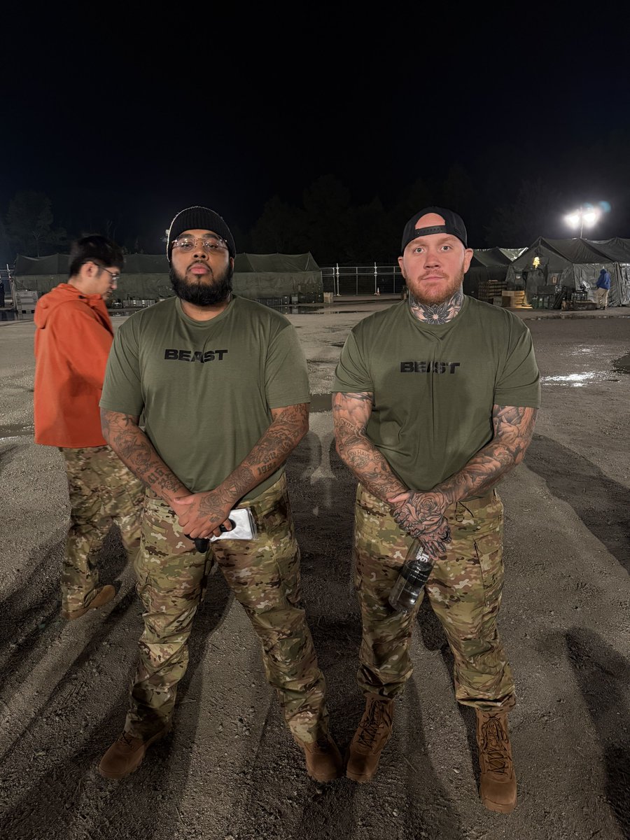 Fatboy_6ix's tweet photo. 😮‍💨 someone tell my mama we lit , $1,000,000 @MrBeast X @CallofDuty ESCAPE FROM DMZ winners 🔥 an unforgettable experience https://t.co/Nzydty2ZlM