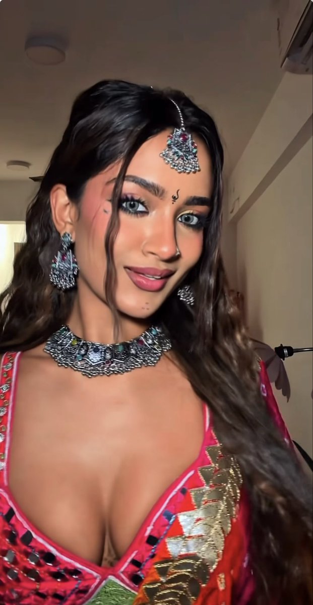 vampire_tamil's tweet photo. Those vadakku girls at Garba🔥
#Garba #GarbaNight #Navratri2026 #Hotties https://t.co/JSN8xzVduo