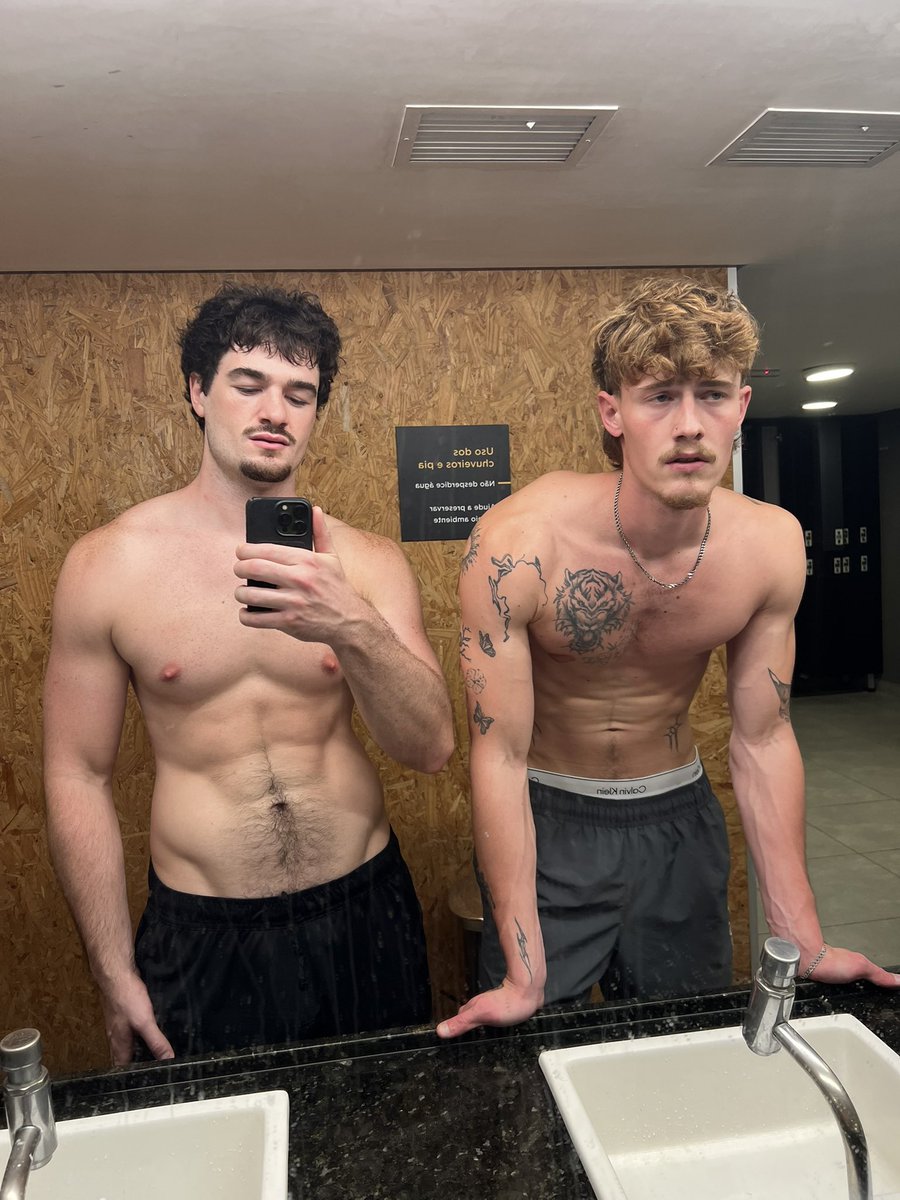 louraint0's tweet photo. sweaty and pumped after the gym with @AceCarter69 https://t.co/AIfd8ubvaA