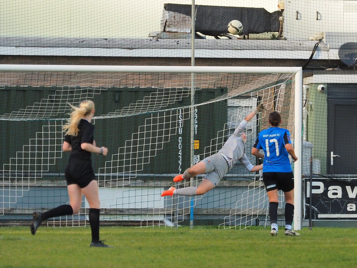 MAPLFC's tweet photo. 📸 𝗠𝗔𝗧𝗖𝗛 𝗔𝗖𝗧𝗜𝗢𝗡

Action from yesterdays @FAWNL fixture with Wycombe Wanderers

Courtesy of @IainMellisPhoto 

#BlueArmy #WomensFootball https://t.co/lzkeNYllA2