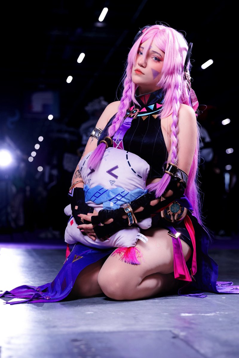 Torrony_'s tweet photo. Tava me sentindo feia horrorosa nesse dia mas me amei nas fotos do Max ;-; e olha que eu não me gosto de wig meio rosa mas no cos da Citlali nas fotos eu me senti bonita https://t.co/bZlYqpzPMm