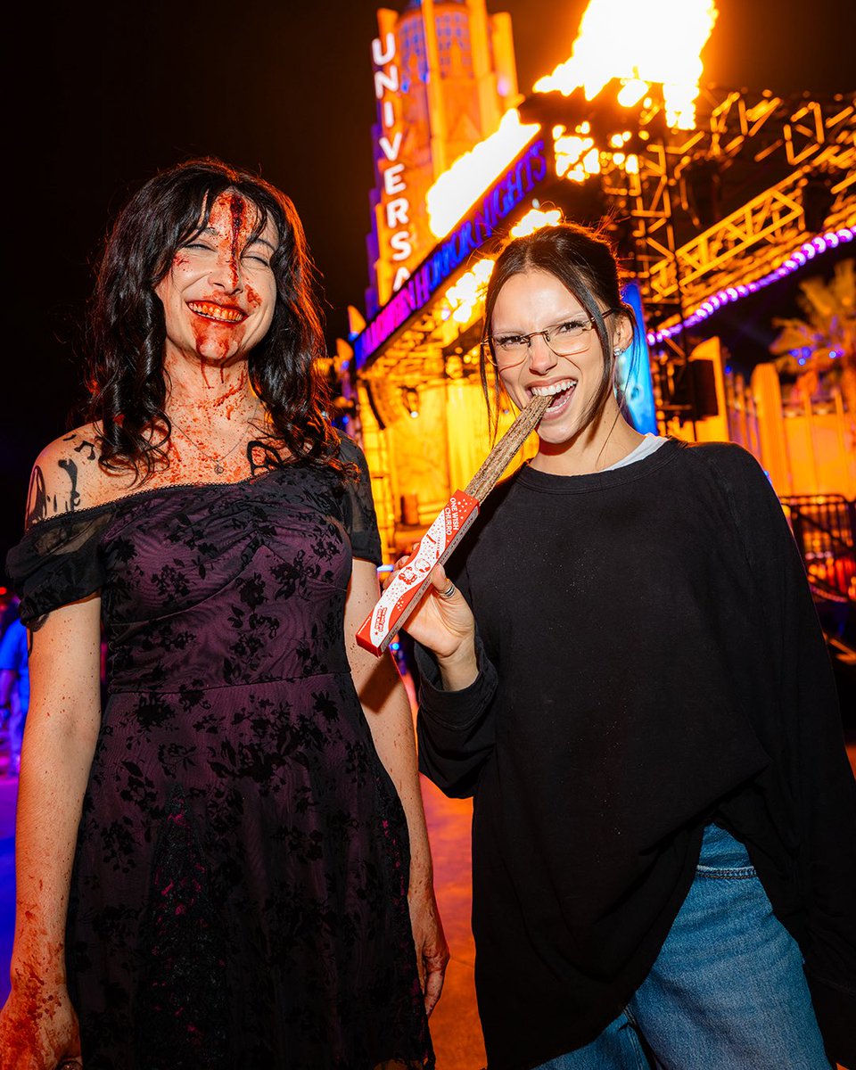 FocusFeatures's tweet photo. Nikki, meet Nikki.

Seeing double at @HorrorNights with Inde Navarrette.❣️ https://t.co/dej3b1eAO0