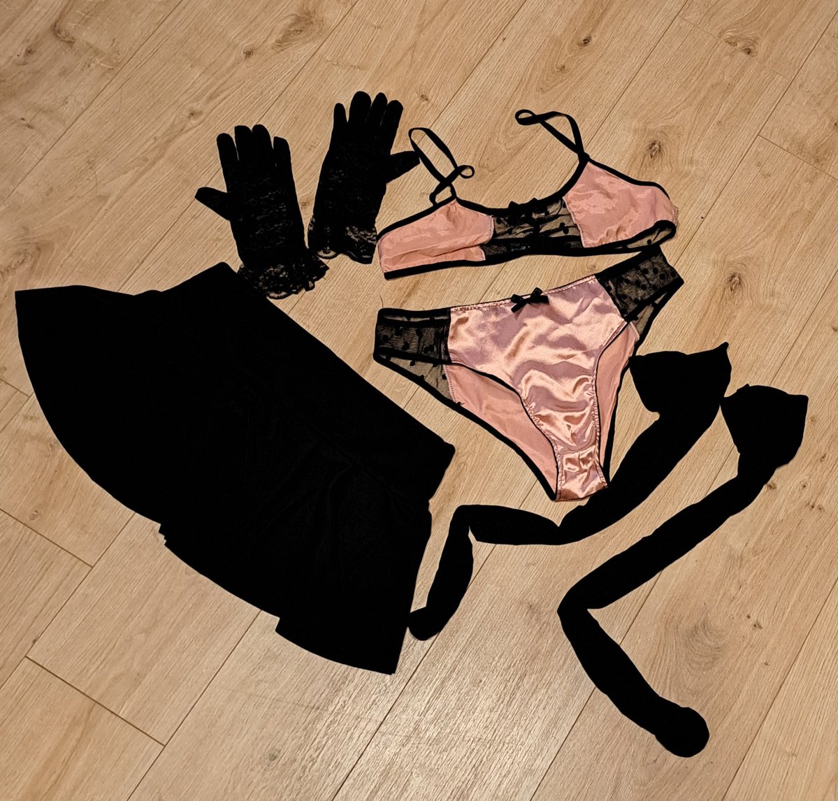 SiteSissy's tweet photo. Here's my outfit that I'm wearing tonight for my 3some. #thesissysite #sissy #crossdressing #crossdresser #bnwo #Blacked #cuckold #crossdressinguk #cumslut #3some https://t.co/26ffYx4naO
