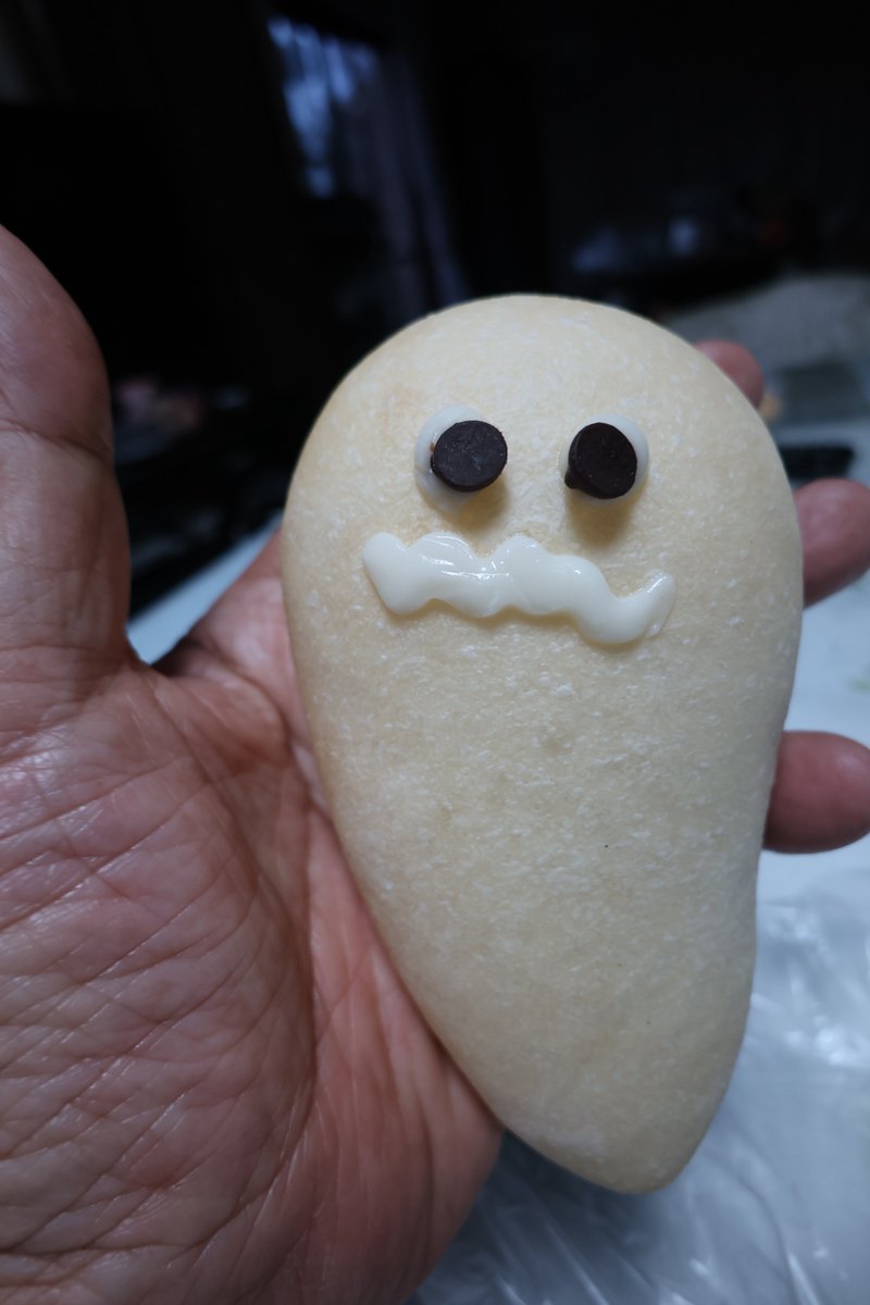 adachinosone's tweet photo. おはようモ－ニング
昨日はお仕事で外出
ついでにみちくさで神宮をうろうろ
観に行きたかったオリンピックの聖火台に遭遇して感激!
ヤクルトの本拠地を見てぶらぶら！
ついでにエキナカでお化けもゲット
お化けはチョコパンでした。
次回は明日、どこでみちくさするか楽しみ！
#ohayomorning #jwave https://t.co/u9YTaEItin